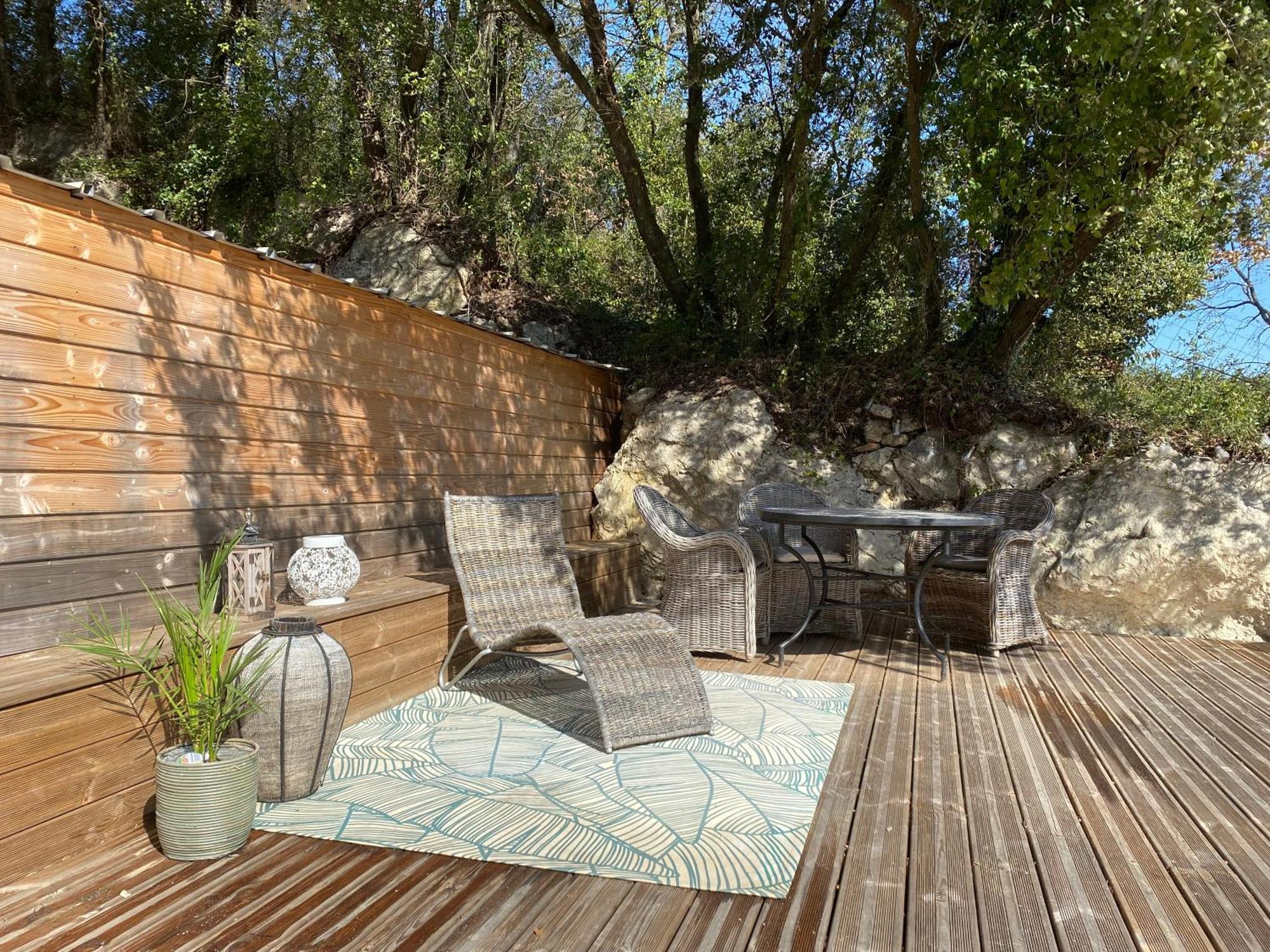 L'Eveil En Provence Bed & Breakfast Entrecasteaux Exterior photo